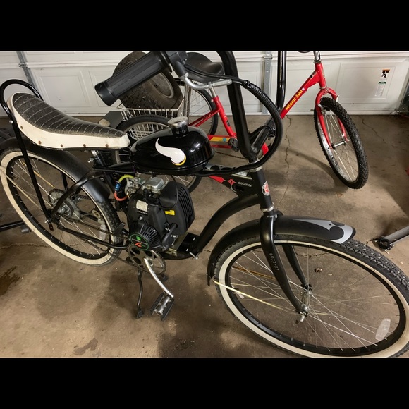 this is a 26"" schwinn beach cruiser with 4 stroke - Picture 1 of 3